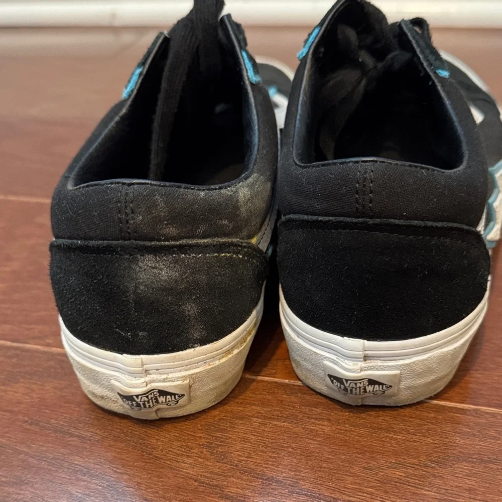 VANS black white and light blue sneaker lightning bolt men’s 11 1/2 women’s 13